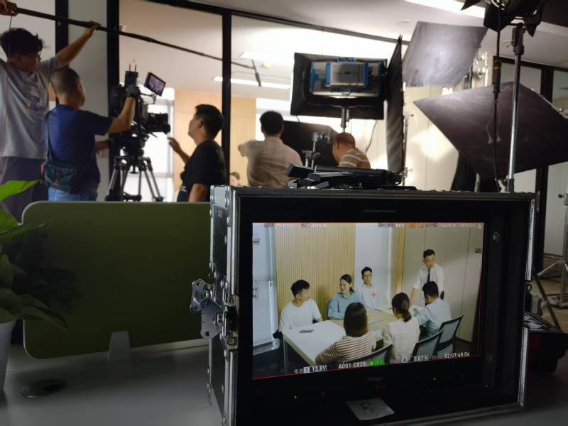 寒亭区TVC拍摄公司：科技产品视觉化大师，诠释未来感与功能美学